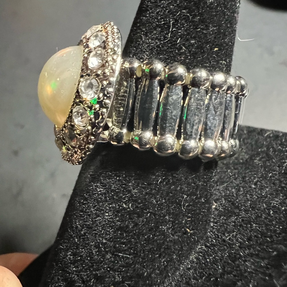 Designer silvertone ring - Picture 4 of 5